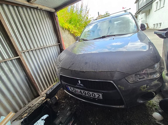 Mitsubishi Outlander 2 of 8