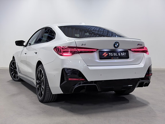 BMW i4 7 of 30