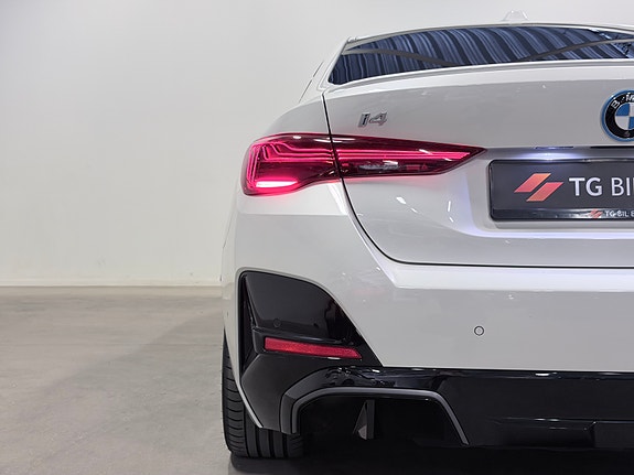 BMW i4 5 of 30