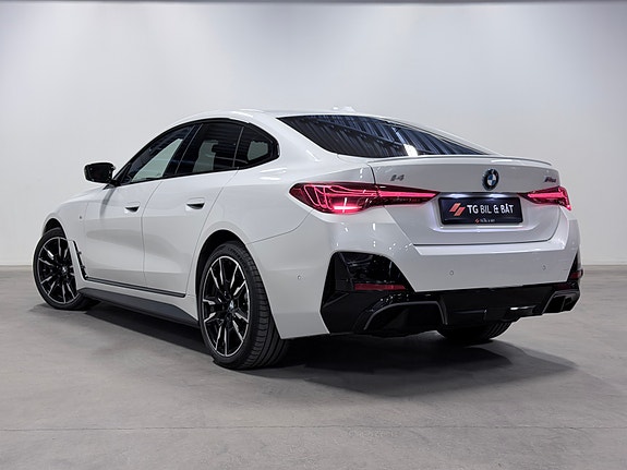 BMW i4 8 of 30