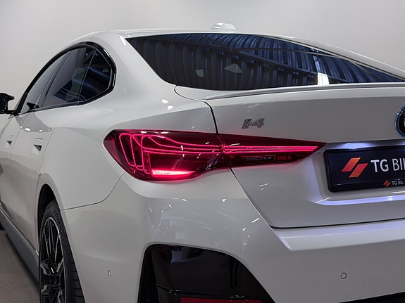 BMW i4 11 of 30
