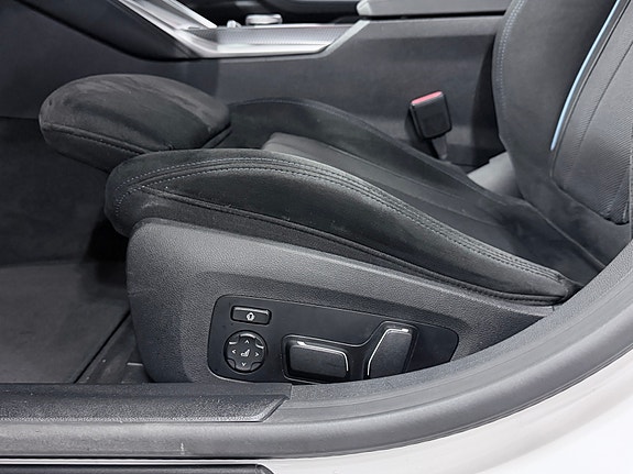 BMW i4 16 of 30