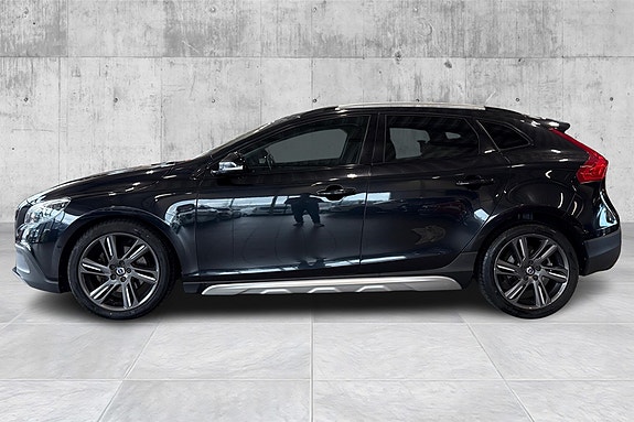 Volvo V40 Cross Country 2 of 19