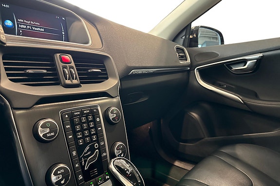 Volvo V40 Cross Country 12 of 19