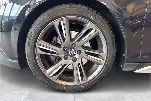 Volvo V40 Cross Country 9 of 19
