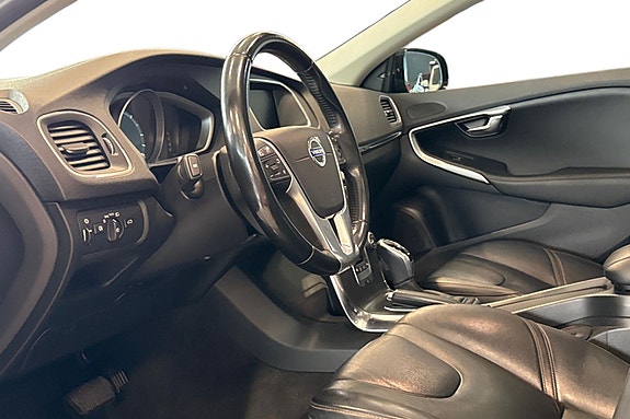 Volvo V40 Cross Country 14 of 19