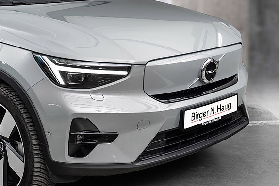 Volvo C40 2 of 26