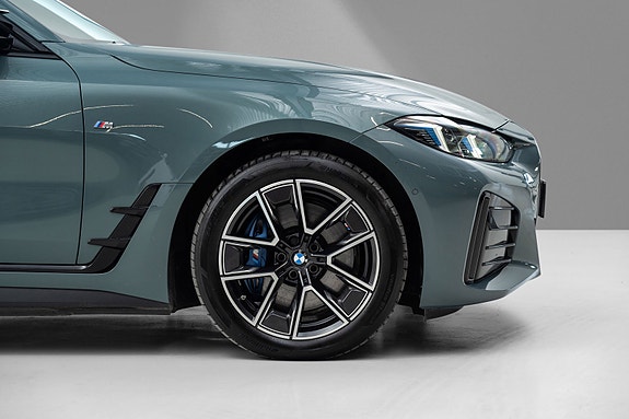 BMW i4 8 of 23