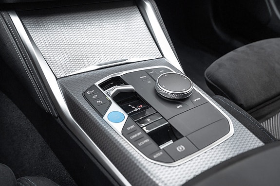 BMW i4 13 of 23
