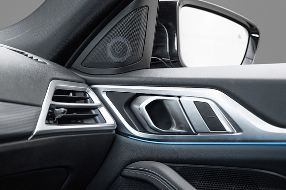 BMW i4 14 of 23