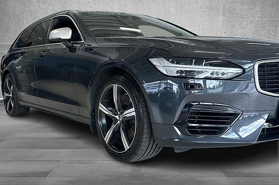 Volvo V90 2 of 23