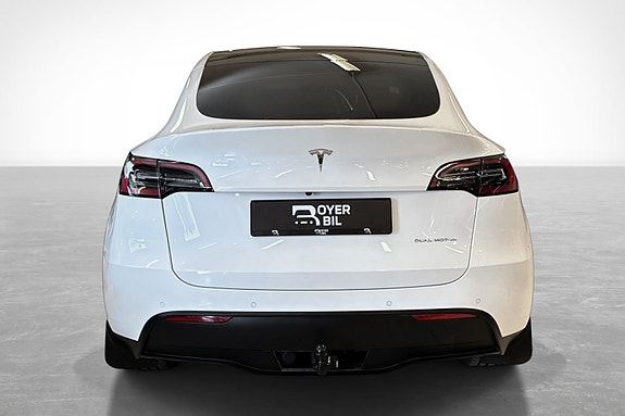 Tesla Model Y 6 of 30