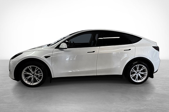 Tesla Model Y 8 of 30