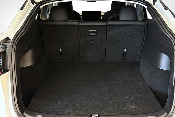 Tesla Model Y 29 of 30