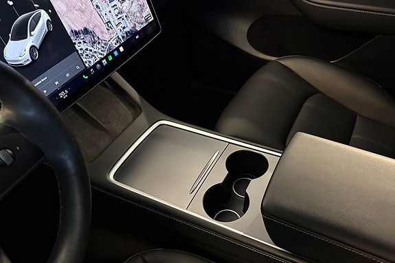 Tesla Model Y 19 of 30