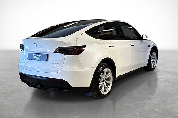 Tesla Model Y 5 of 30