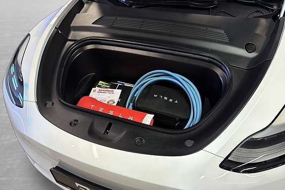 Tesla Model Y 9 of 30