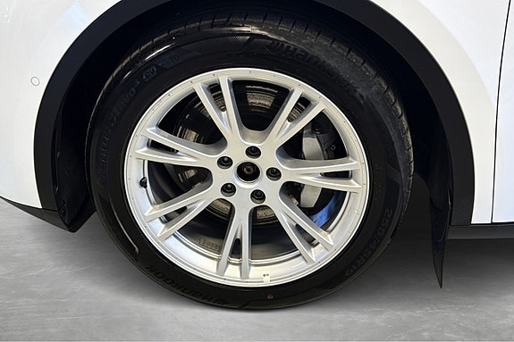 Tesla Model Y 10 of 30