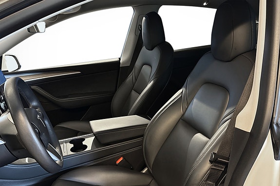 Tesla Model Y 11 of 30
