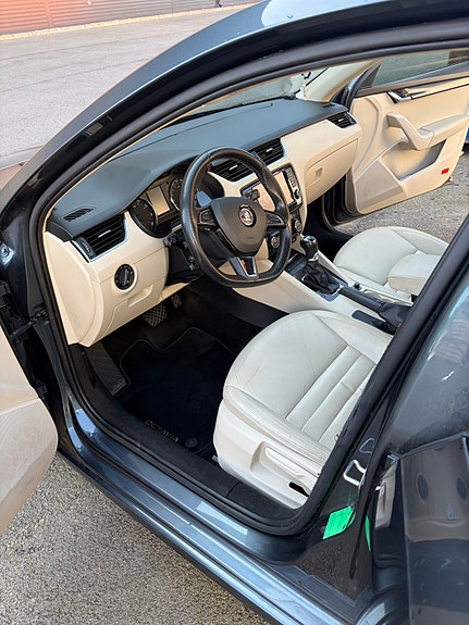 Skoda Octavia 10 of 17