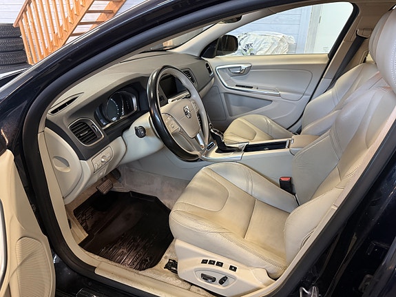 Volvo V60 15 of 30