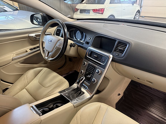 Volvo V60 27 of 30