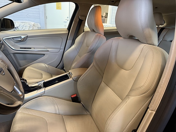 Volvo V60 19 of 30