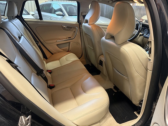 Volvo V60 25 of 30