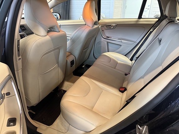 Volvo V60 20 of 30