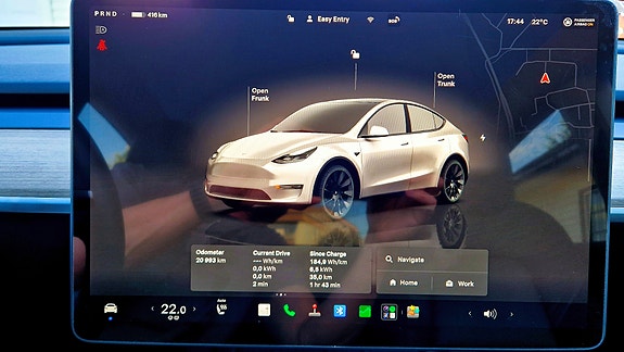 Tesla Model Y 16 of 20