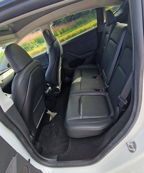 Tesla Model Y 8 of 20