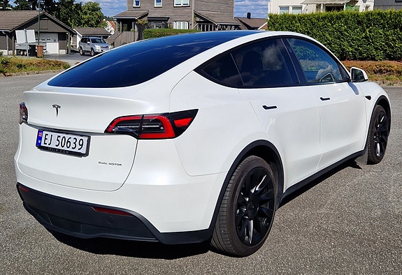 Tesla Model Y 4 of 20