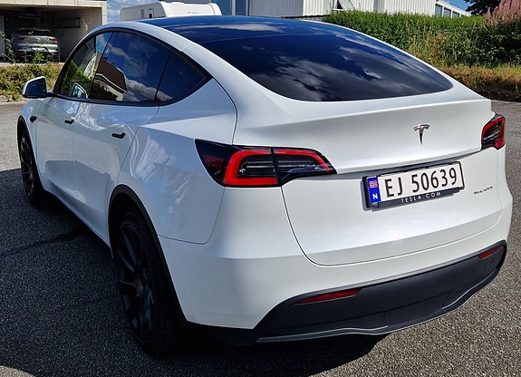 Tesla Model Y 6 of 20