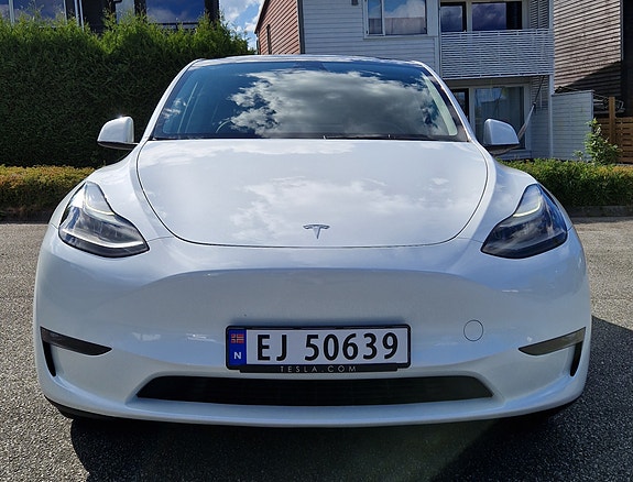 Tesla Model Y 2 of 20
