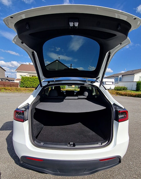 Tesla Model Y 12 of 20