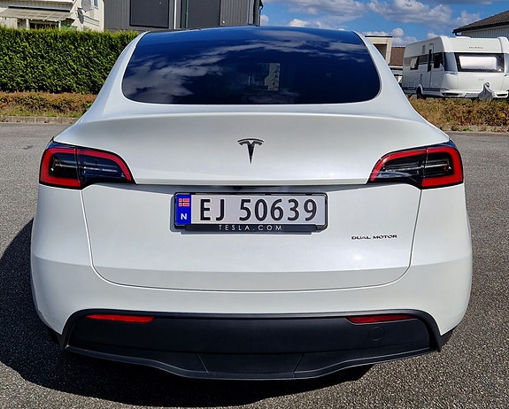 Tesla Model Y 5 of 20