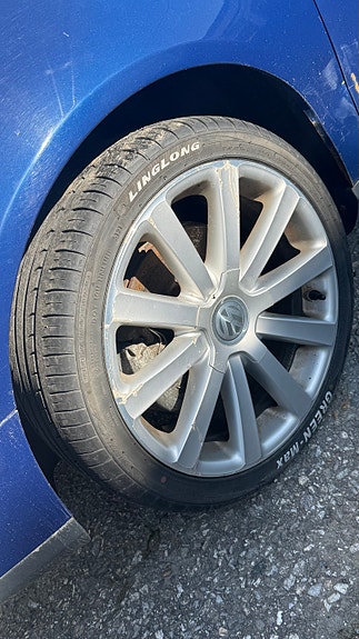 Volkswagen Passat 14 of 22