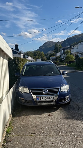 Volkswagen Passat 2 of 22