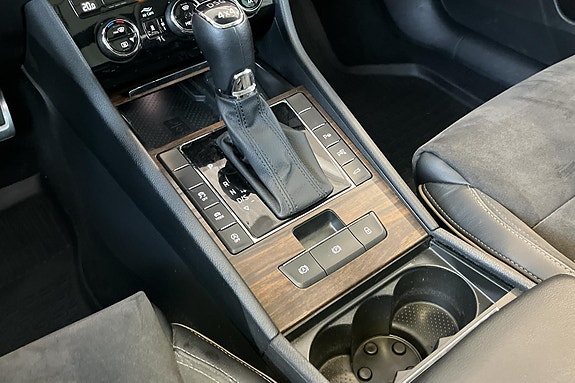 Skoda Superb 14 of 30
