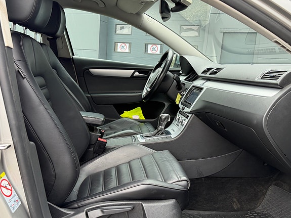 Volkswagen Passat Alltrack 13 of 24