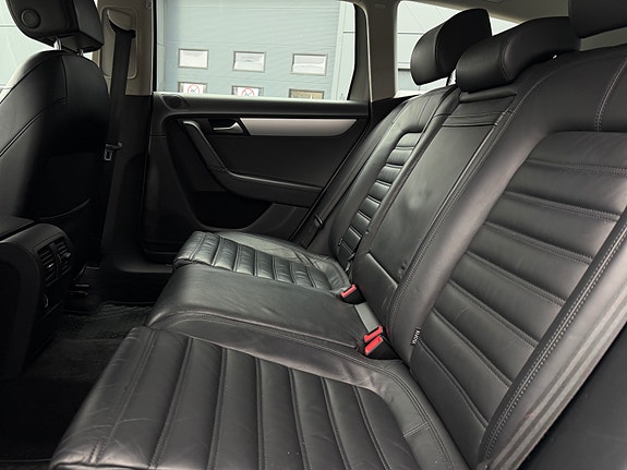 Volkswagen Passat Alltrack 12 of 24