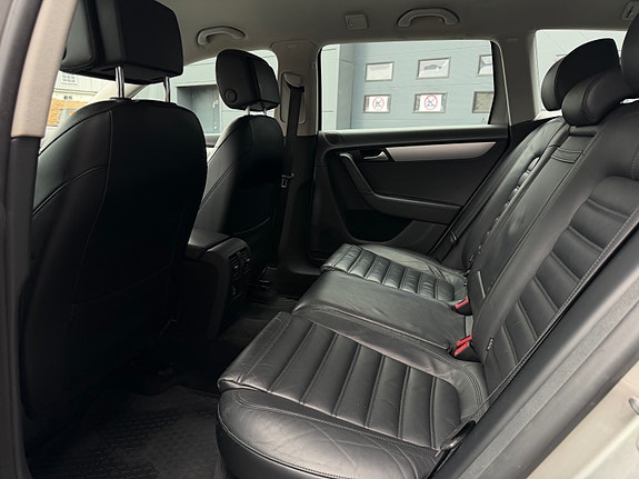 Volkswagen Passat Alltrack 11 of 24