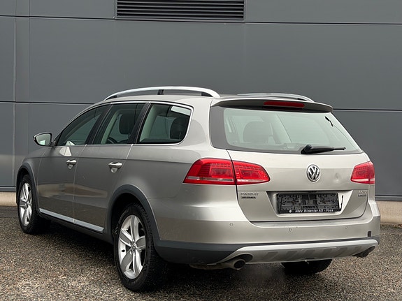 Volkswagen Passat Alltrack 5 of 24