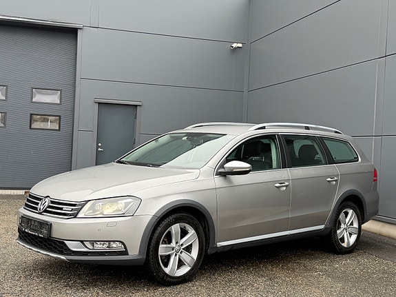 Volkswagen Passat Alltrack 2 of 24