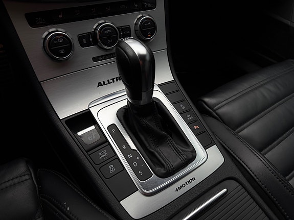Volkswagen Passat Alltrack 18 of 24
