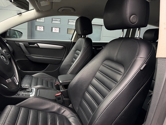 Volkswagen Passat Alltrack 10 of 24
