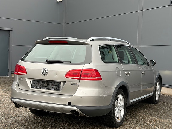 Volkswagen Passat Alltrack 6 of 24