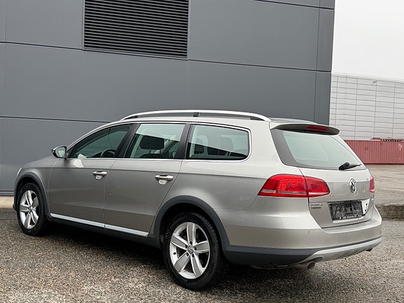 Volkswagen Passat Alltrack 4 of 24