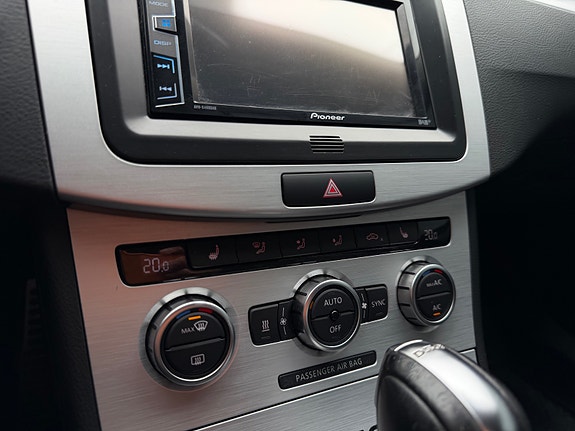 Volkswagen Passat Alltrack 19 of 24
