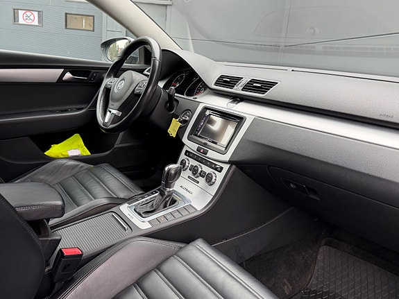 Volkswagen Passat Alltrack 14 of 24